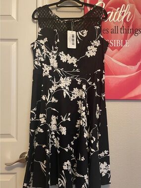 Black & White Floral Sleeveless Dress with Crochet Yoke size XXL NEW